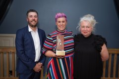 Anita-Goode-receives-International-Judges-Award-from-Jane-skilton-and-Fil-Farina-of-Elders